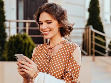 3 Texts That Make an Aquarius Man’s Heart Melt